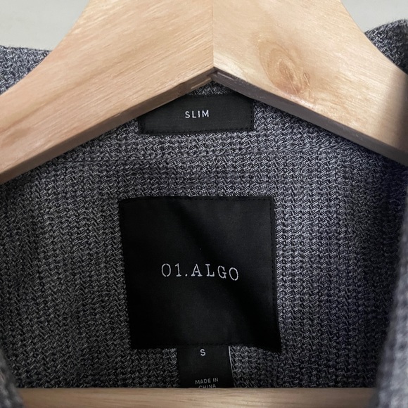 NWT Men’s Button Up Grey Shirt - Picture 2 of 3